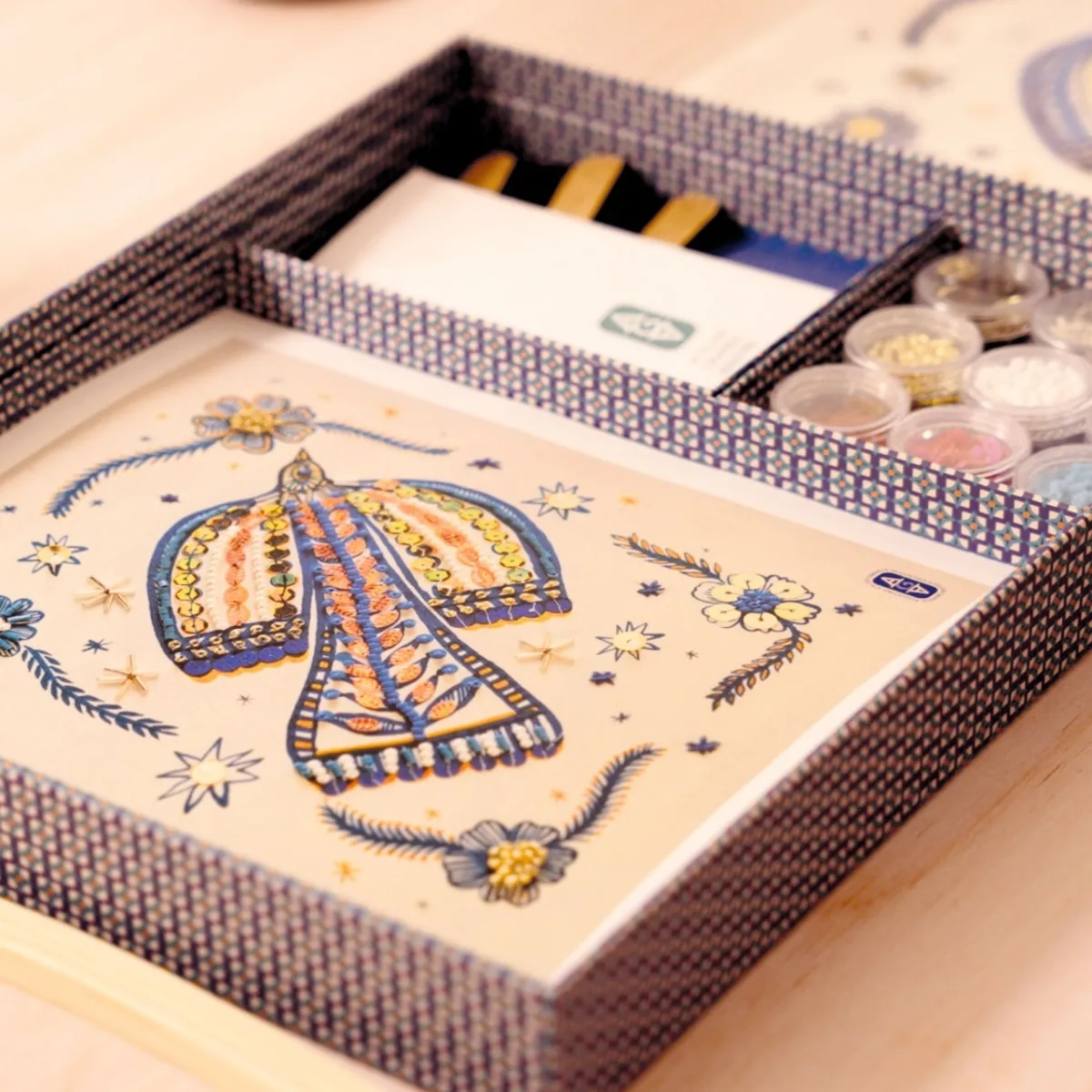 Atelier creativ 59 pentru adulti Broderie cu margele, Djeco - imagine 5
