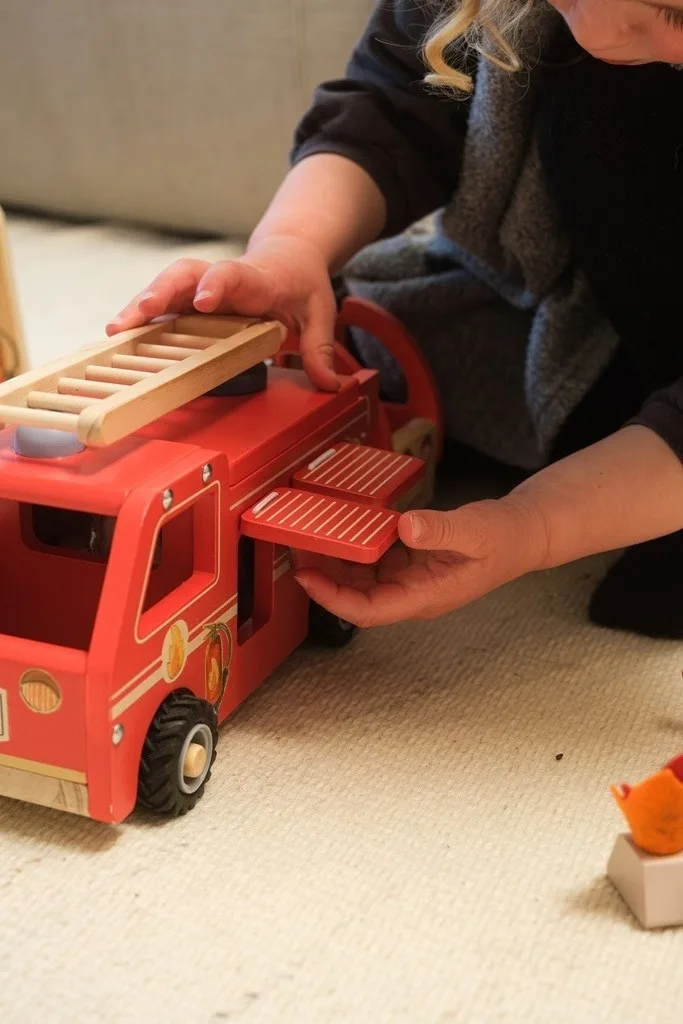 Masina de pompieri din lemn cu accesorii, Egmont Toys - imagine 5