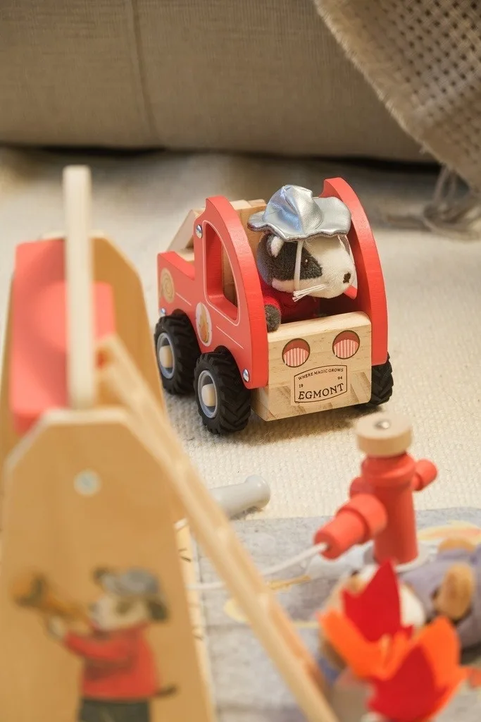 Masina de pompieri cu personaj, Egmont Toys - imagine 4