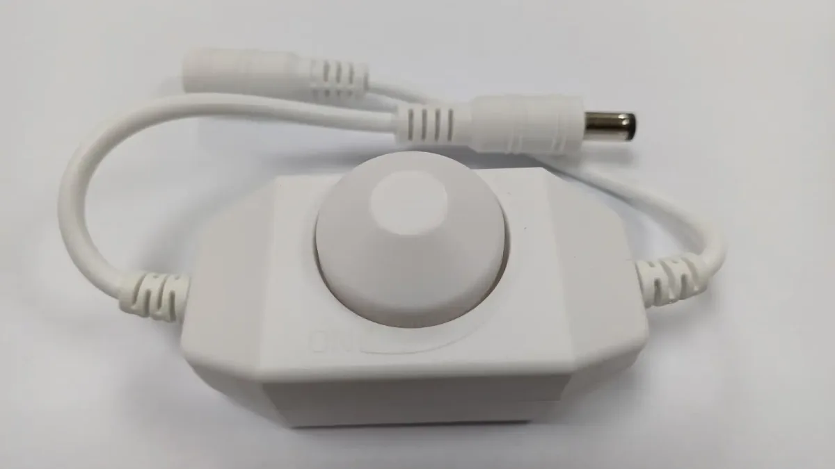 Variator dimmer de tensiune 12V /2A montaj pe fir cu mufa mama-tata 5.5x2.1 mm