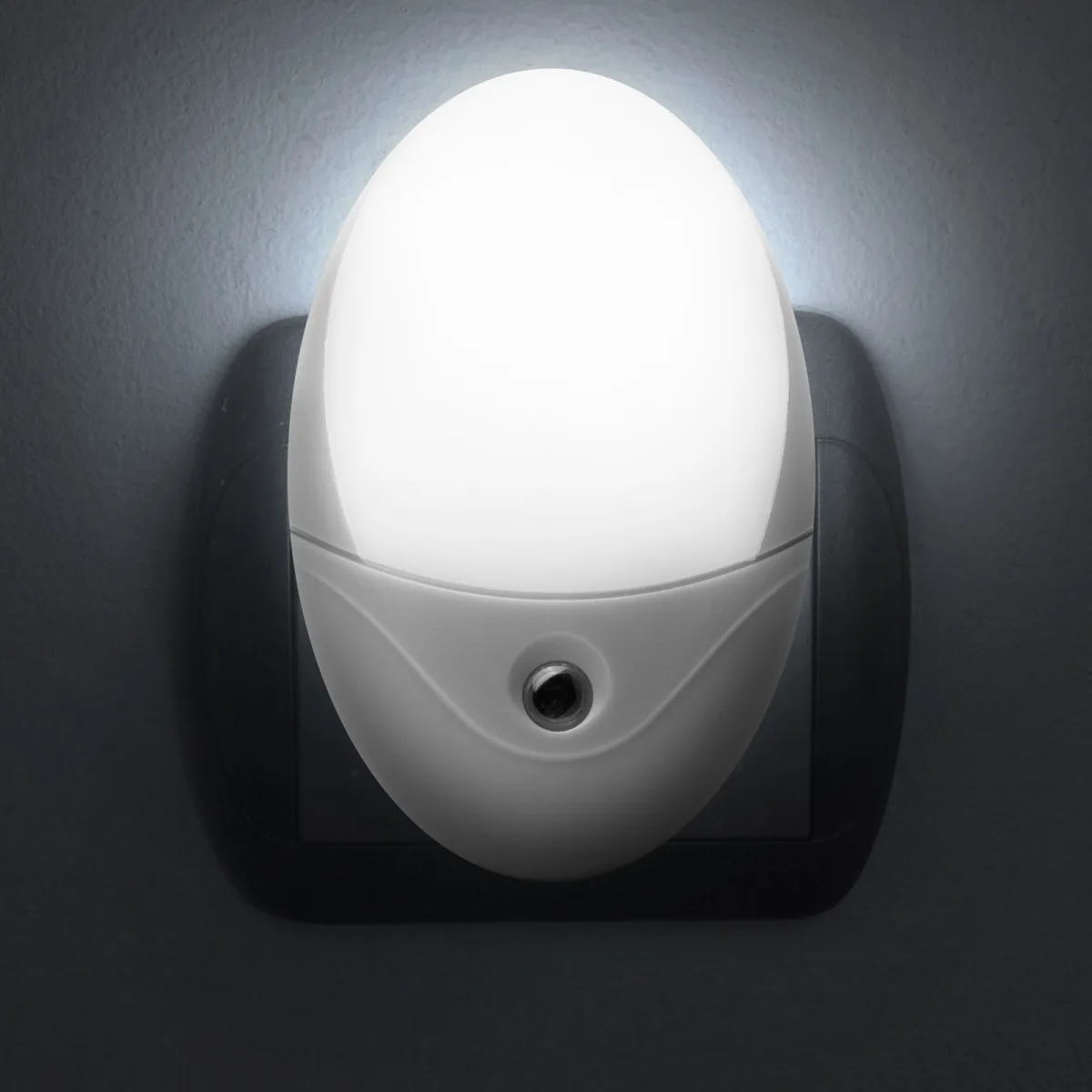 Lampa de veghe LED cu senzor lumina, 0.5W, 240V, auto on off, alb rece