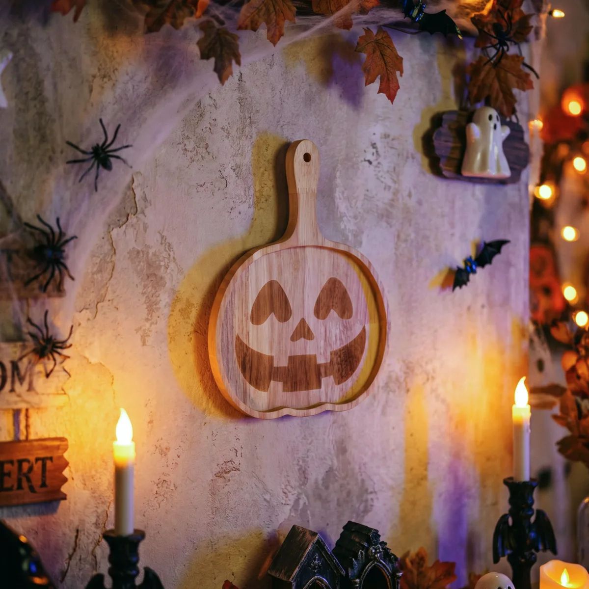 Tava decorativa Halloween cu maner, model dovleac Jack O Lantern, lemn, 26,5 x 20 cm - imagine 3
