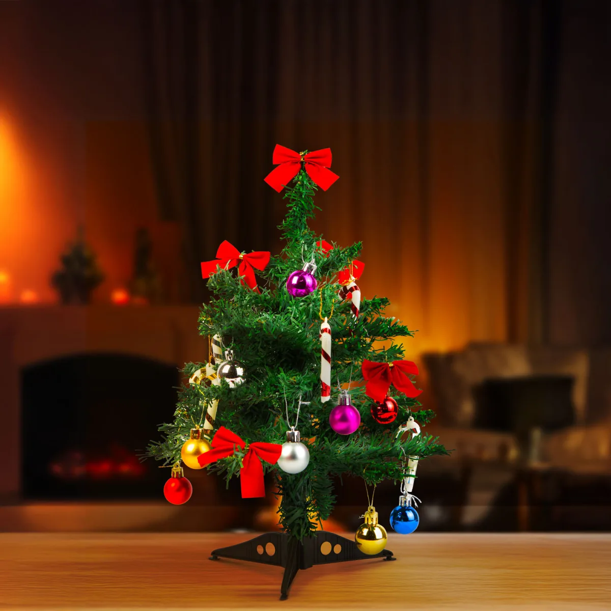 Brad artificial, 40 cm, 20 decoratiuni incluse, set complet cu globuri, fundite si bastonase