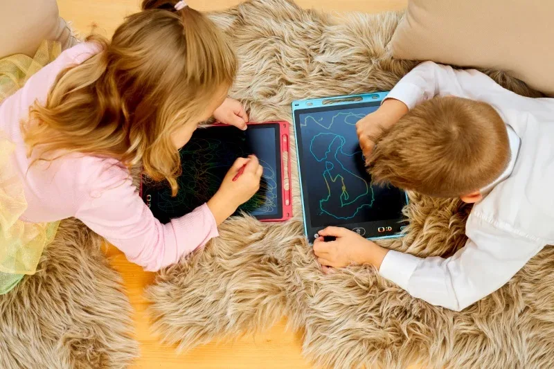 Tableta de desen pentru copii GoGEN DECKO TABULKA, ecran LCD 10" (25 cm), baterie CR2016 , subtire si usoara, albastru - imagine 7