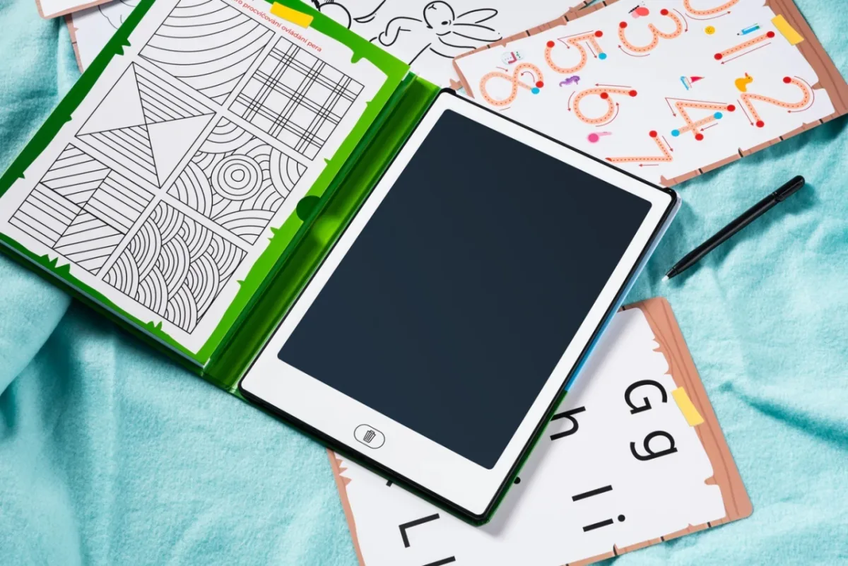 Tableta de desen pentru copii GoGEN BOB si BOBEK, ecran LCD 11" (28 cm), baterie CR2025 inclusa , subtire si usoara,alb - imagine 9