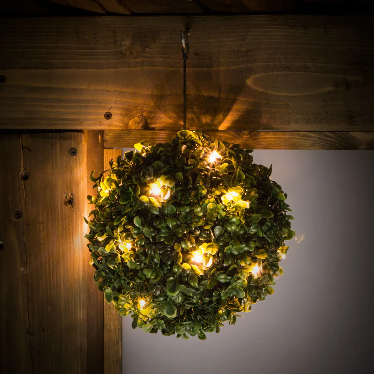 Arbust solar suspendat 25 cm cu 20 LED alb cald, decor gradina solar IP44, planta artificiala iluminata