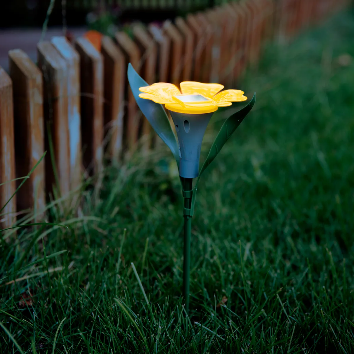 Lampa solara floare 30 cm LED alb, iluminat decorativ gradina, cu tarus, exterior