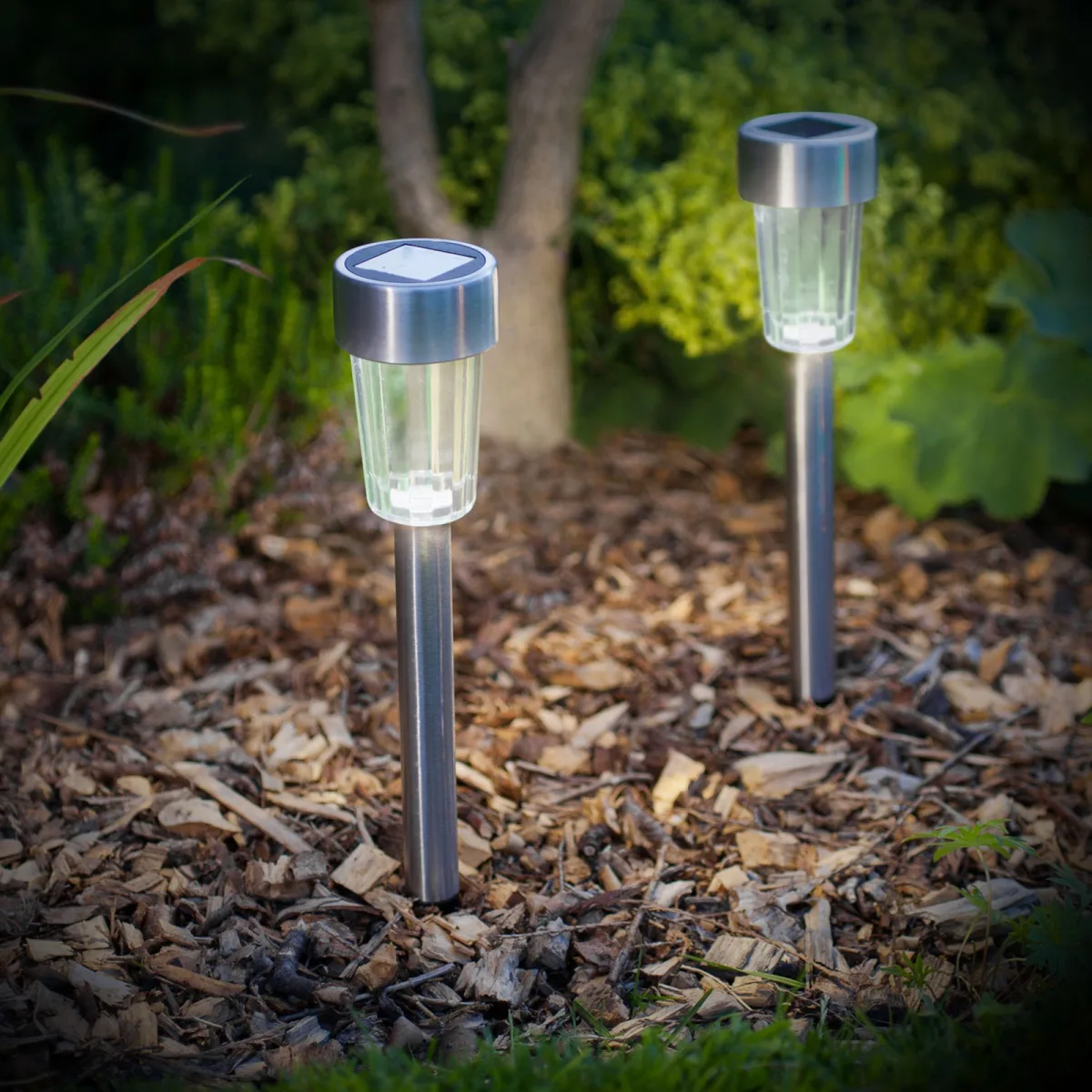Lampa solara LED gradina, iluminat exterior, cu tarus, aprindere automata, metal, lumina alba rece
