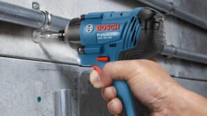 Surubelnita cu impact Li-Ion Bosch GDR 180-LI 18V, cu 2 acumulatori, 2Ah, 160Nm