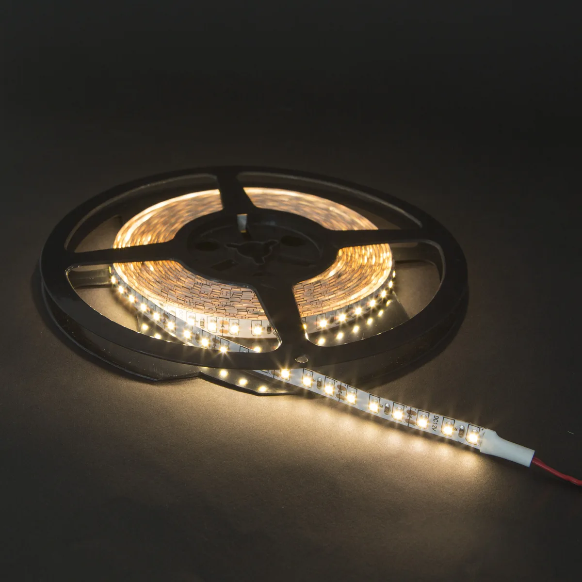 Banda LED 5m, 120 LED/m, alb cald 3000K, 12V, 5.2W/m, IP20, iluminat decorativ