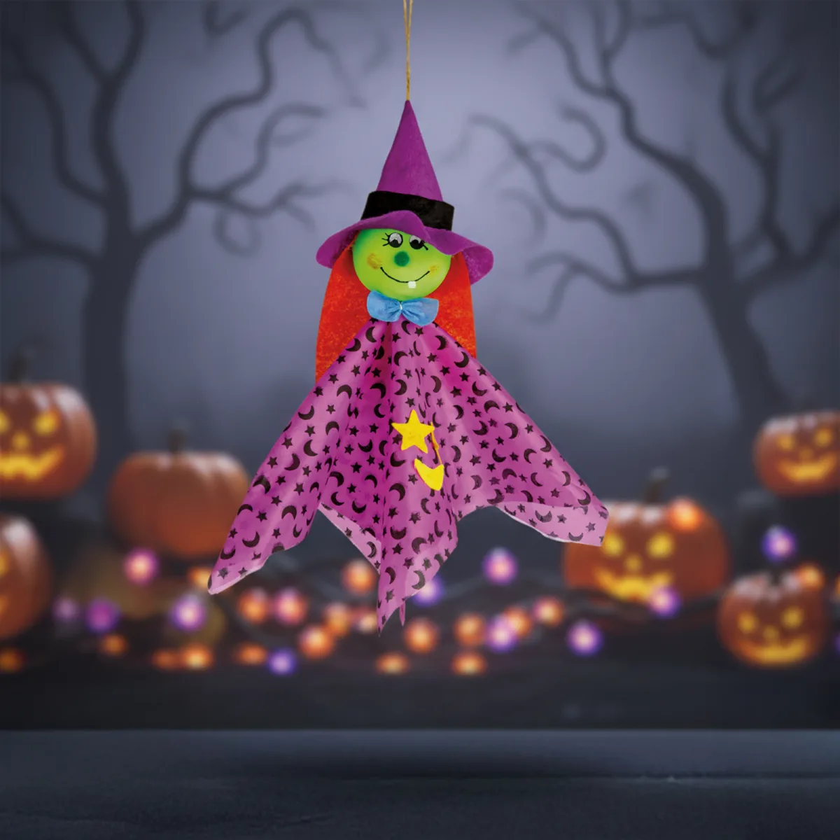 Decorațiune Halloween suspendabila, vrajitoare, 48x44 cm, spuma, metal, fetru, poliester, mov