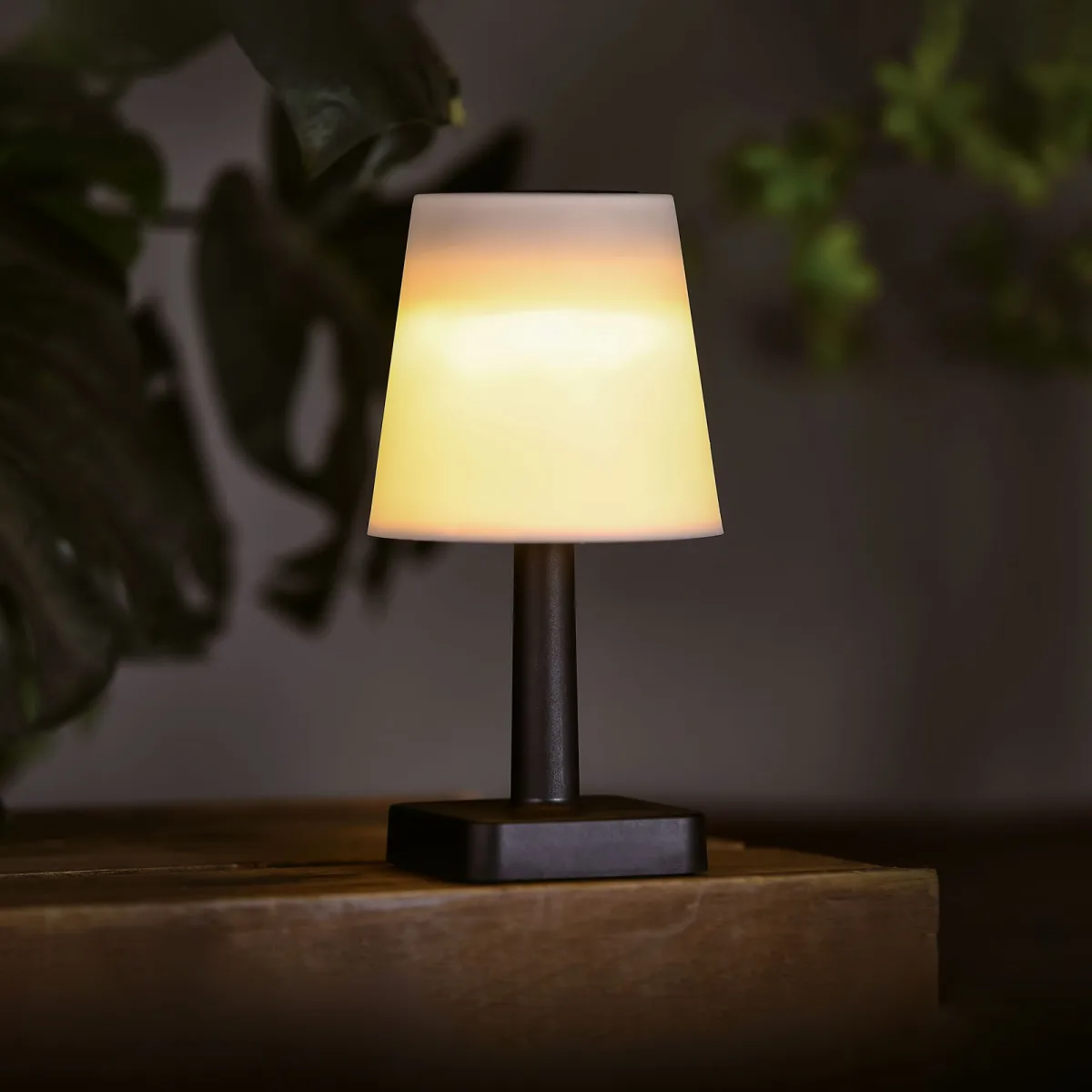 Lampa solara de masa LED alb cald, 23 cm, design modern, iluminat terasa balcon exterior