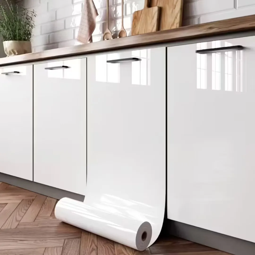 Folie Autoadeziva Alba SoSar® 10 m x 60 cm, Tip Rola, Impermeabila si Rezistenta la Grasimi, Pentru Bucatarie, Blaturi si Mobilier, Suprafata Lucioasa