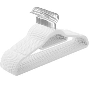 SONGMICS Set de 20 de umerase pentru haine, anti-alunecare cu catifea, bara de cravata si carlig pivotant, 43,5 cm, alb