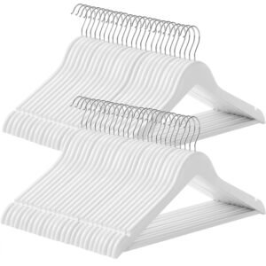 SONGMICS Set de 50 umerase din lemn, cu bara anti-alunecare pentru pantaloni, carlig pivotant la 360°, 45cm, alb