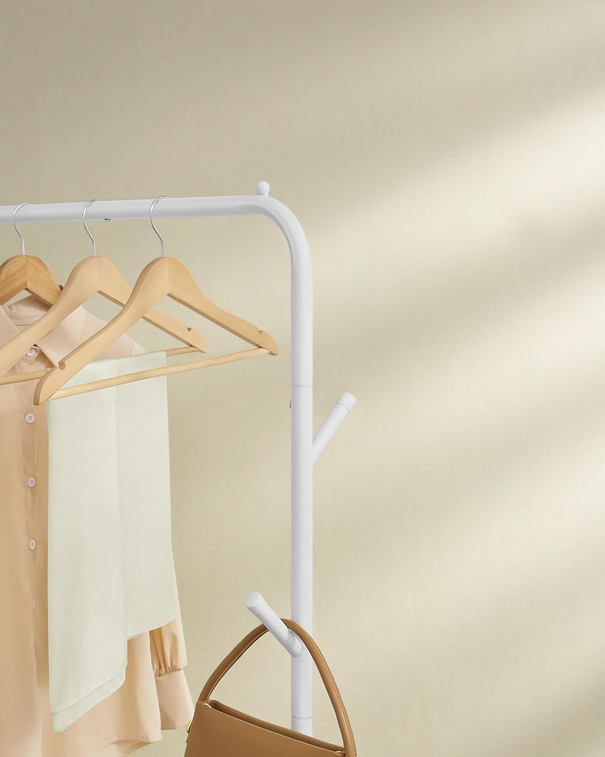 SONGMICS Suport haine metalic cu roti si raft inferior, stil industrial, 103x41x155 cm, alb 3 SONGMICS Suport haine metalic cu roti si raft inferior, stil industrial, 103x41x155 cm, alb - imagine 3