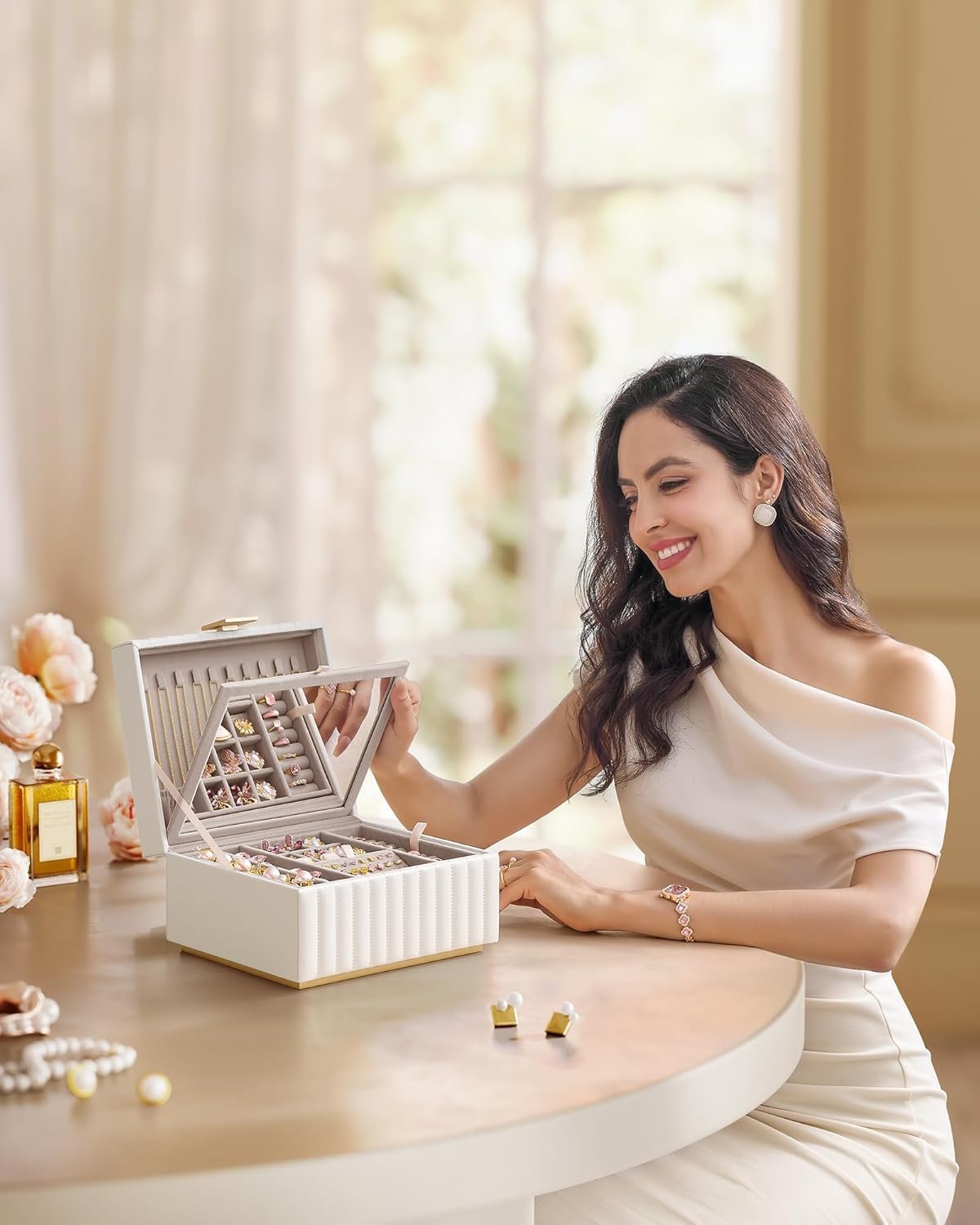 SONGMICS Cutie de bijuterii pe 2 nivele, cu oglinda si tava detasabila, 22x24x14 cm, alb crem 4 SONGMICS Cutie de bijuterii pe 2 nivele, cu oglinda si tava detasabila, 22x24x14 cm, alb crem - imagine 4