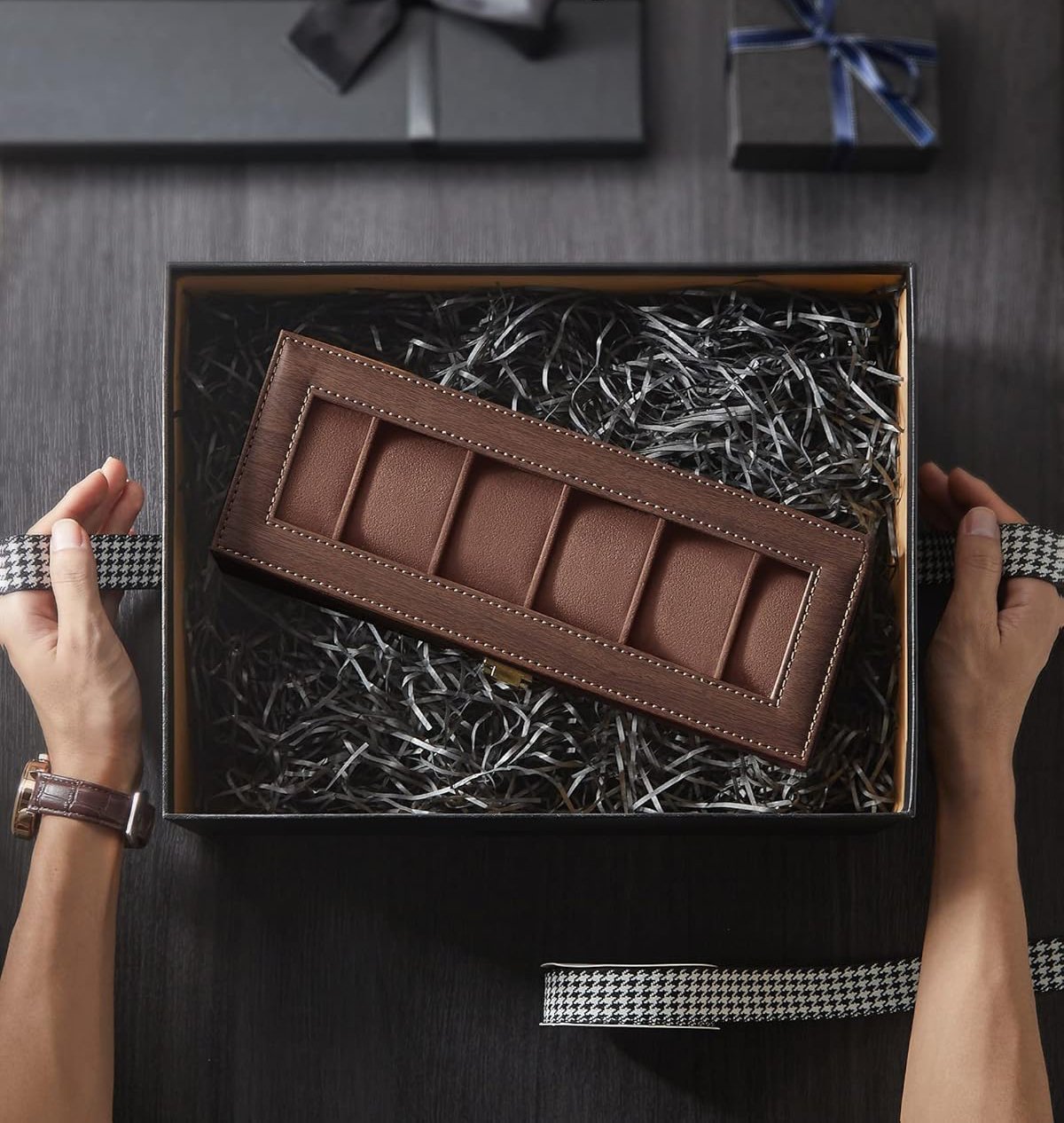 SONGMICS Cutie depozitare si organizare ceasuri, cu 6 locuri, MDF, 30x11x8 cm, maro 2 SONGMICS Cutie depozitare si organizare ceasuri, cu 6 locuri, MDF, 30x11x8 cm, maro - imagine 2