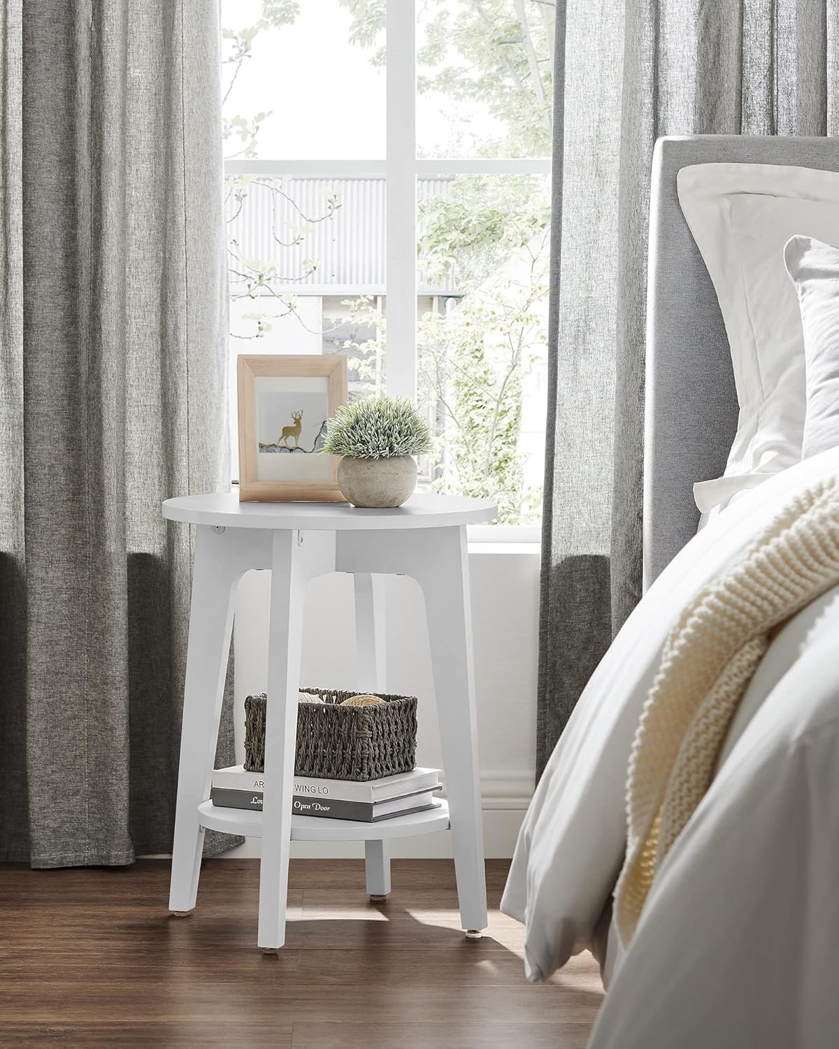 VASAGLE Masuta laterala rotunda cu raft inferior, pentru living sau dormitor, stil modern, 40x40x50 cm, alb 2 VASAGLE Masuta laterala rotunda cu raft inferior, pentru living sau dormitor, stil modern, 40x40x50 cm, alb - imagine 2