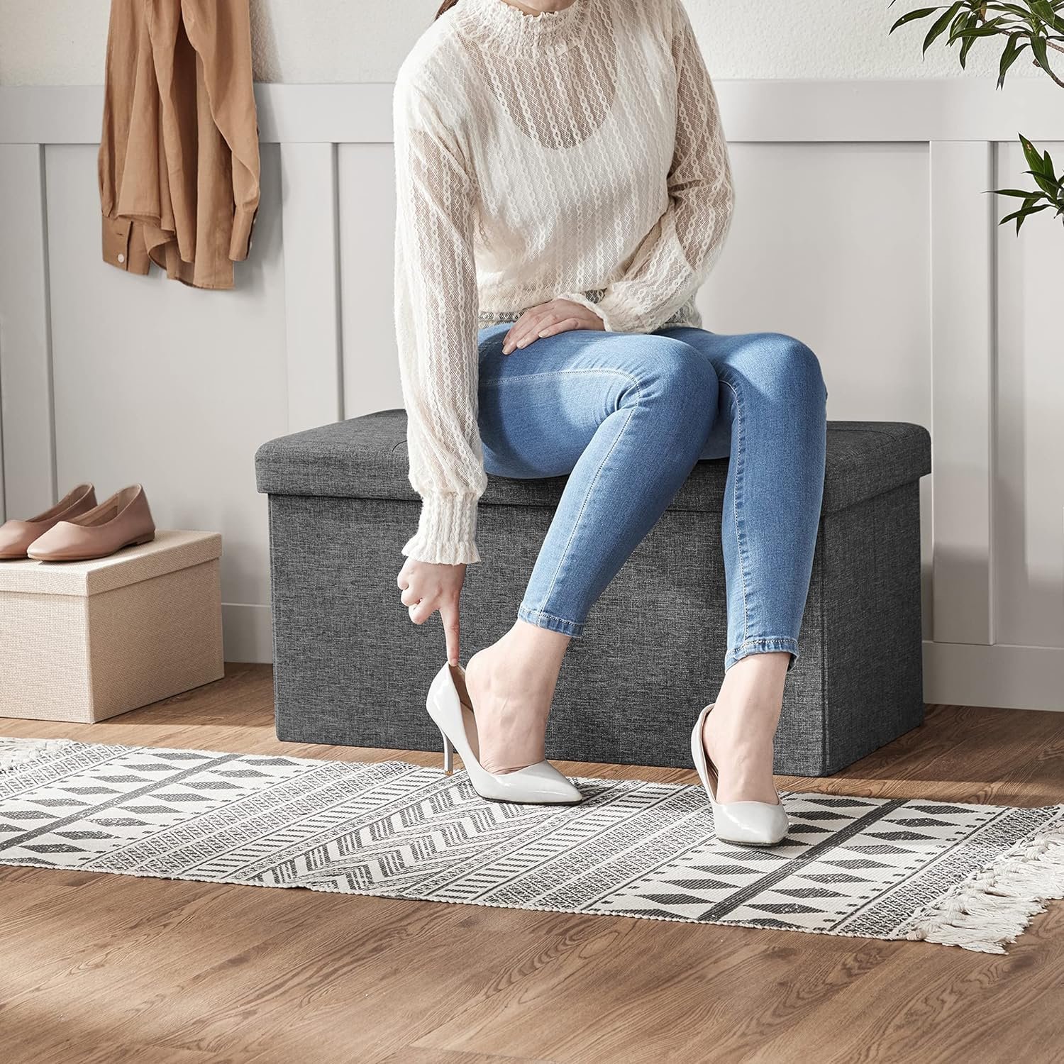 songmics taburet pliabil cu sezut moale, spatiu de depozitare 80litri, maxim 300kg, 76x38x38cm, gri 3 SONGMICS Taburet pliabil cu sezut moale, spatiu de depozitare 80litri, maxim 300kg, 76x38x38cm, gri - imagine 3