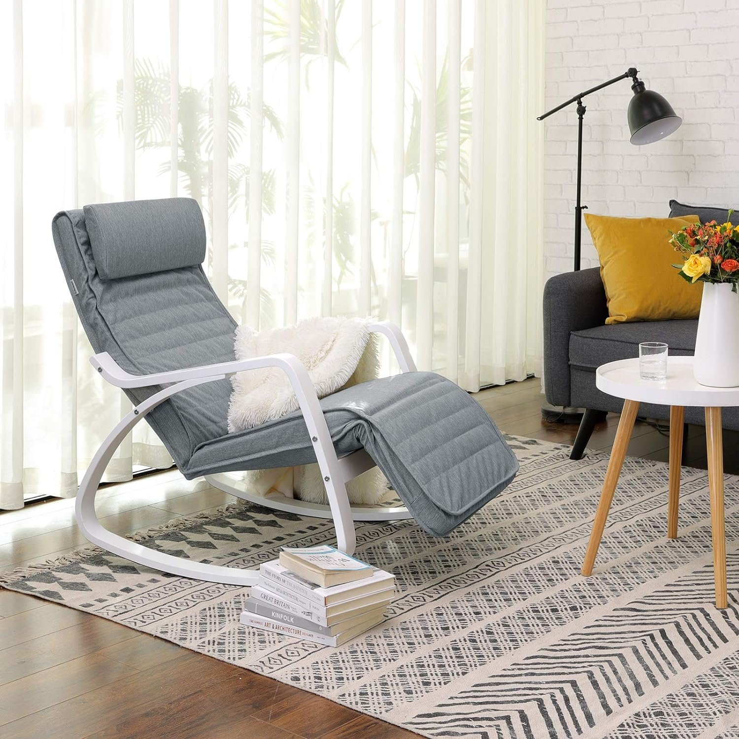 songmics scaun balansoar din lemn, suport picioare reglabil, maxim 150kg, 67x122x84cm, gri deschis 3 SONGMICS Scaun balansoar din lemn, suport picioare reglabil, maxim 150kg, 67x122x84cm, gri deschis - imagine 3