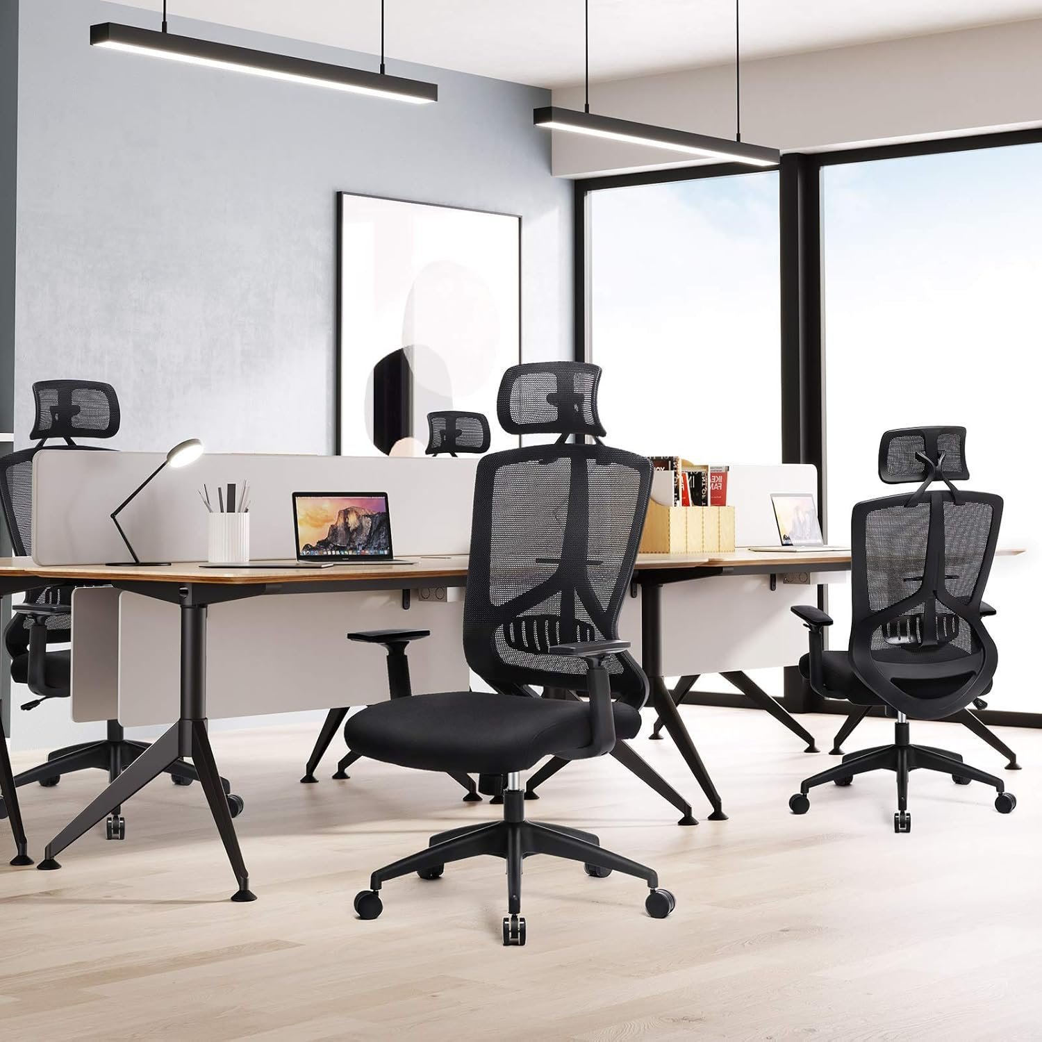 songmics scaun de birou ergonomic cu tetiera si suport lombar, reglabil, mecanism balans, maxim 120 kg, 70x70x133 cm, negru 2 SONGMICS Scaun de birou ergonomic cu tetiera si suport lombar, reglabil, mecanism balans, maxim 120 kg, 70x70x133 cm, negru - imagine 2