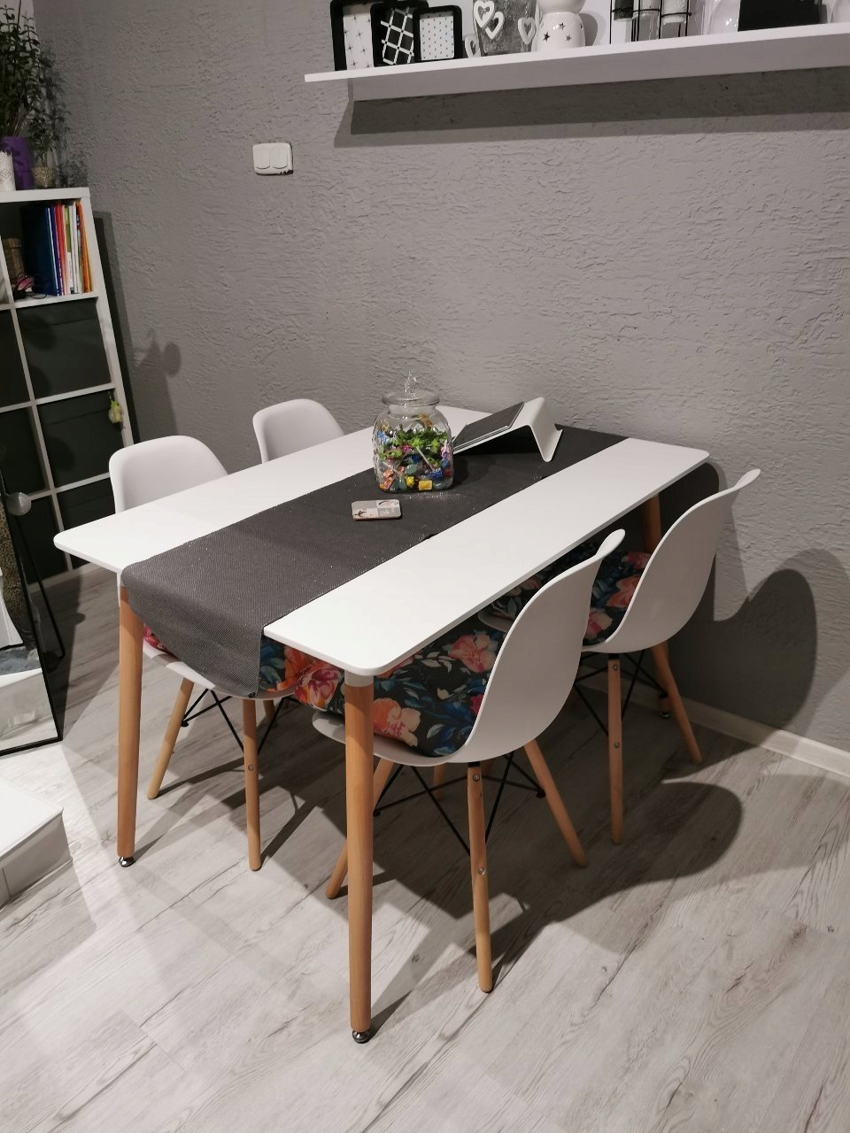 scaun dining scandinav pentru bucatarie, 38x42x82cm, alb 4 Scaun dining Scandinav pentru bucatarie, 38x42x82cm, alb - imagine 4