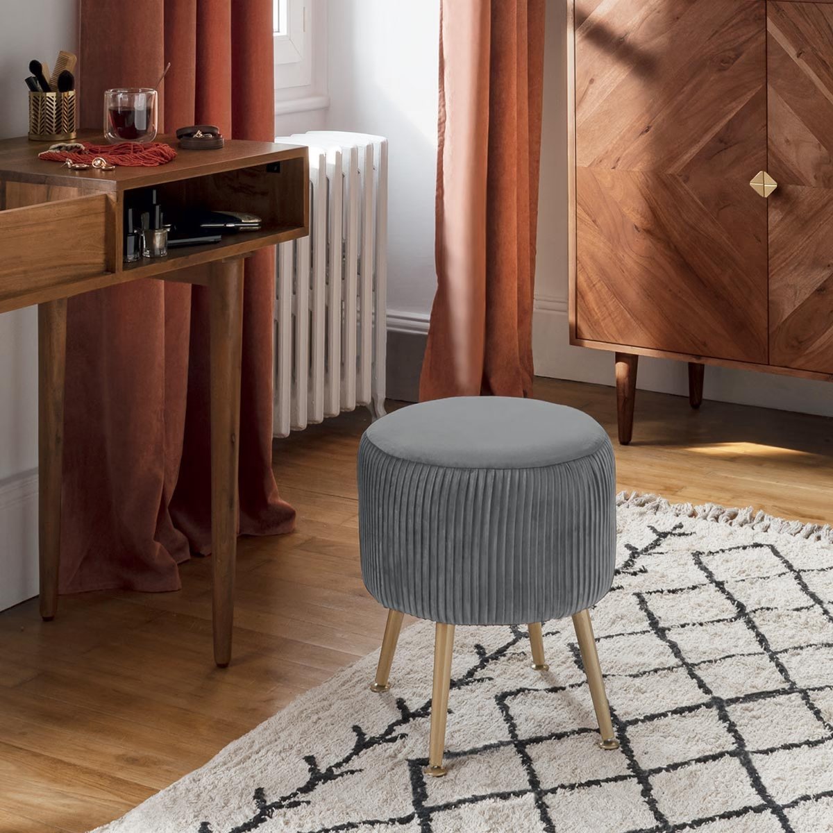 taburet atmosphera solaro rotund cu baza aurie, 35x41 cm, gri 2 Taburet Atmosphera Solaro rotund cu baza aurie, 35x41 cm, gri - imagine 2