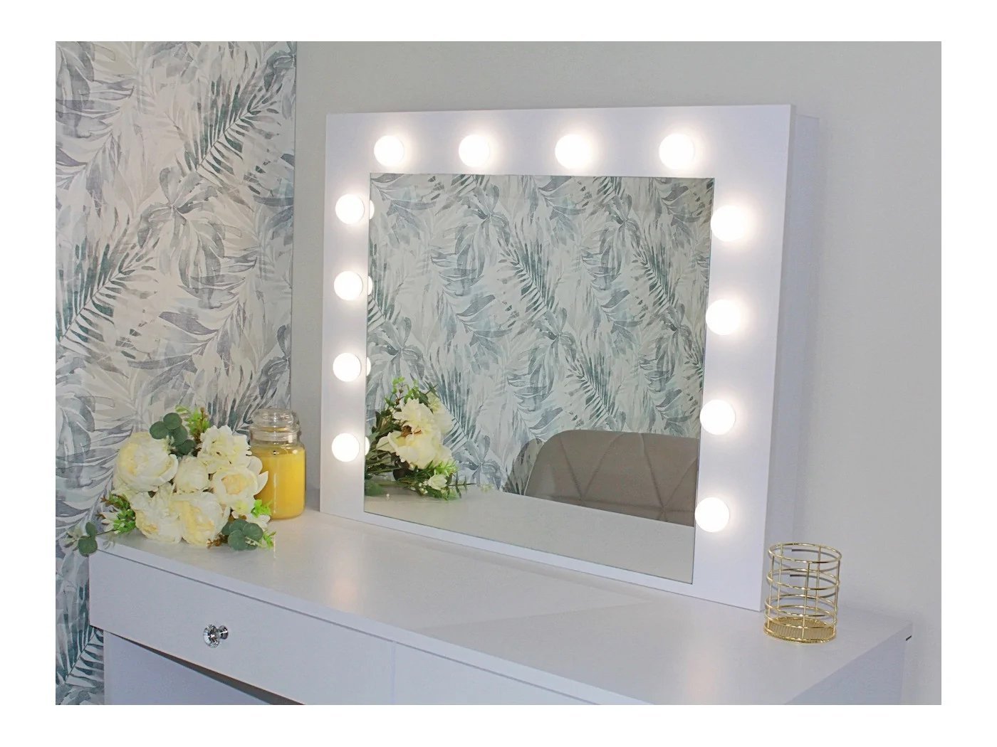 masa de toaleta si machiaj cristal 12 led cu oglinda si 5 sertare, 110x47x77 cm, alb 2 Masa de toaleta si machiaj Cristal 12 LED cu oglinda si 5 sertare, 110x47x77 cm, alb - imagine 2