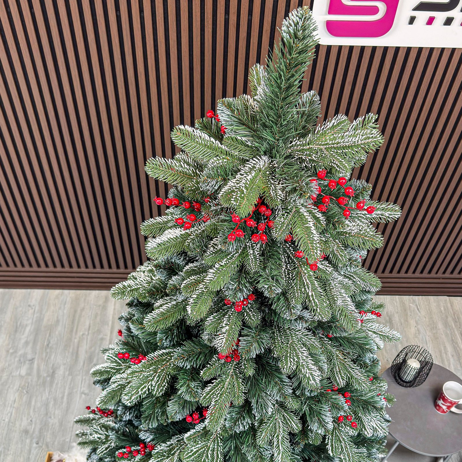 Brad artificial Sersimo, Alexima Elite, verde nins cu merisoare, mix 2D+3D, 200 cm 3 Brad artificial Sersimo, Alexima Elite, verde nins cu merisoare, mix 2D+3D, 200 cm - imagine 3