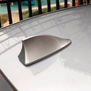 Antena auto activa AM – FM tip „SHARK TAIL” culoare GRI ARGINTIU