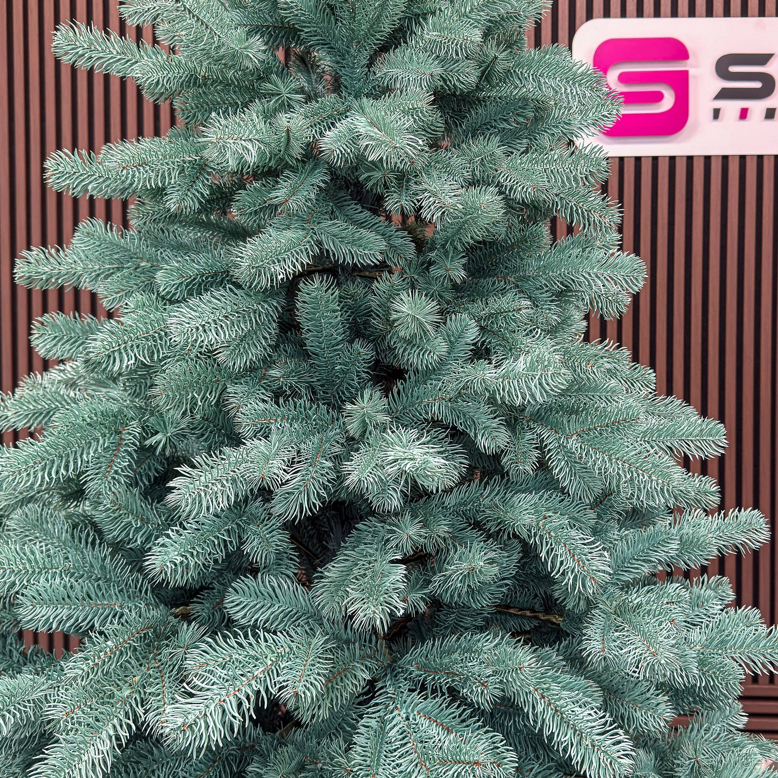 Brad artificial Christmas Deluxe by Sersimo, Kovalivka Select argintiu, integral 3D, 210 cm 2 Brad artificial Christmas Deluxe by Sersimo, Kovalivka Select argintiu, integral 3D, 210 cm - imagine 2