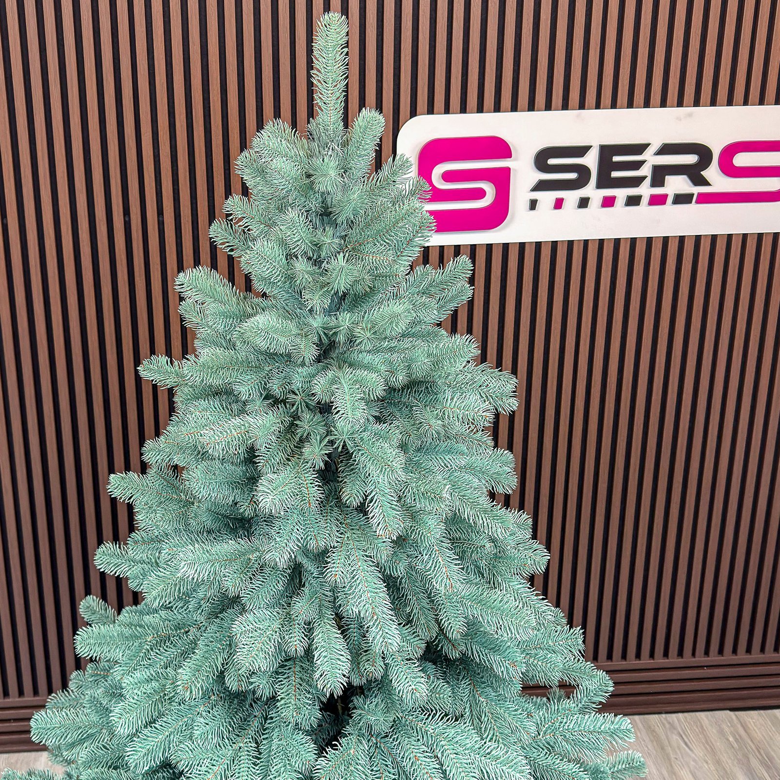 Brad artificial Christmas Deluxe by Sersimo, Kovalivka Select argintiu, integral 3D, 230 cm 4 Brad artificial Christmas Deluxe by Sersimo, Kovalivka Select argintiu, integral 3D, 230 cm - imagine 4