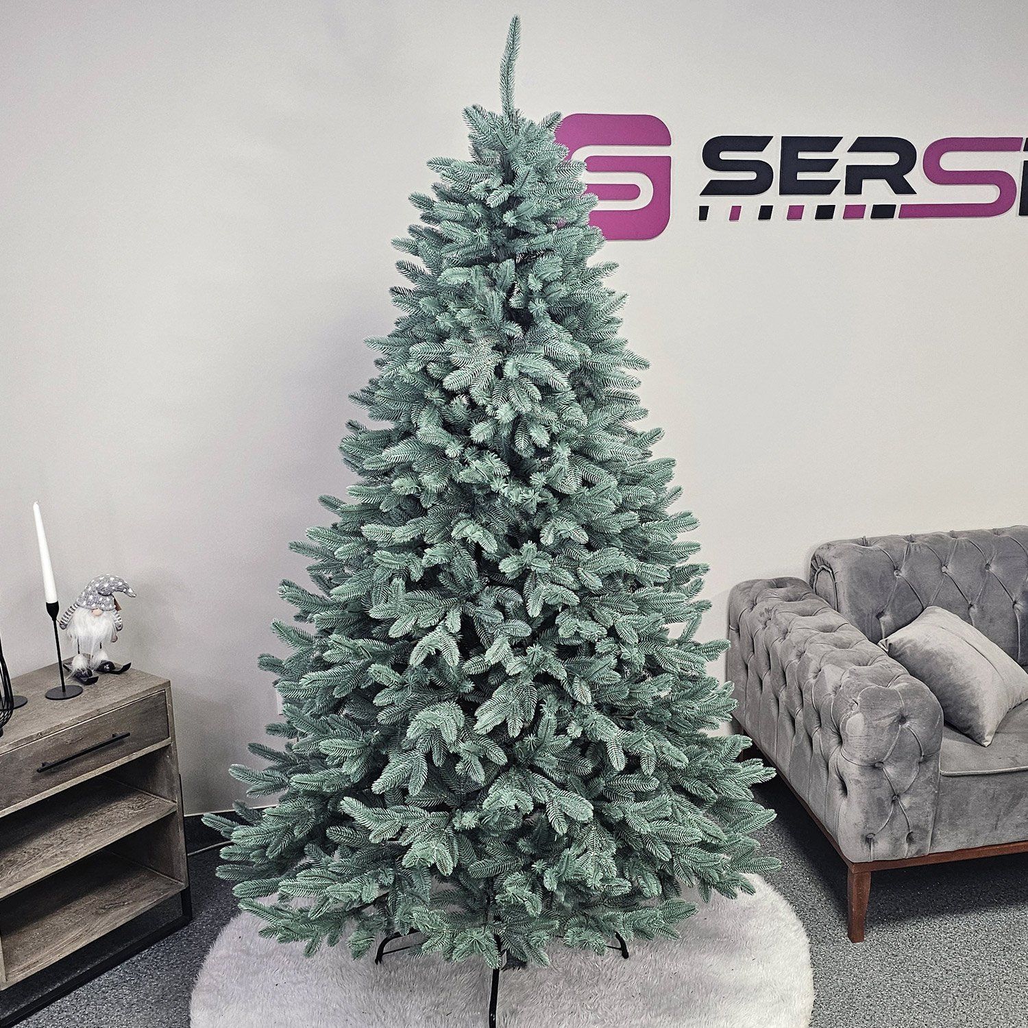 Brad artificial Christmas Deluxe by Sersimo, Laponia Select argintiu, integral 3D, 210cm
