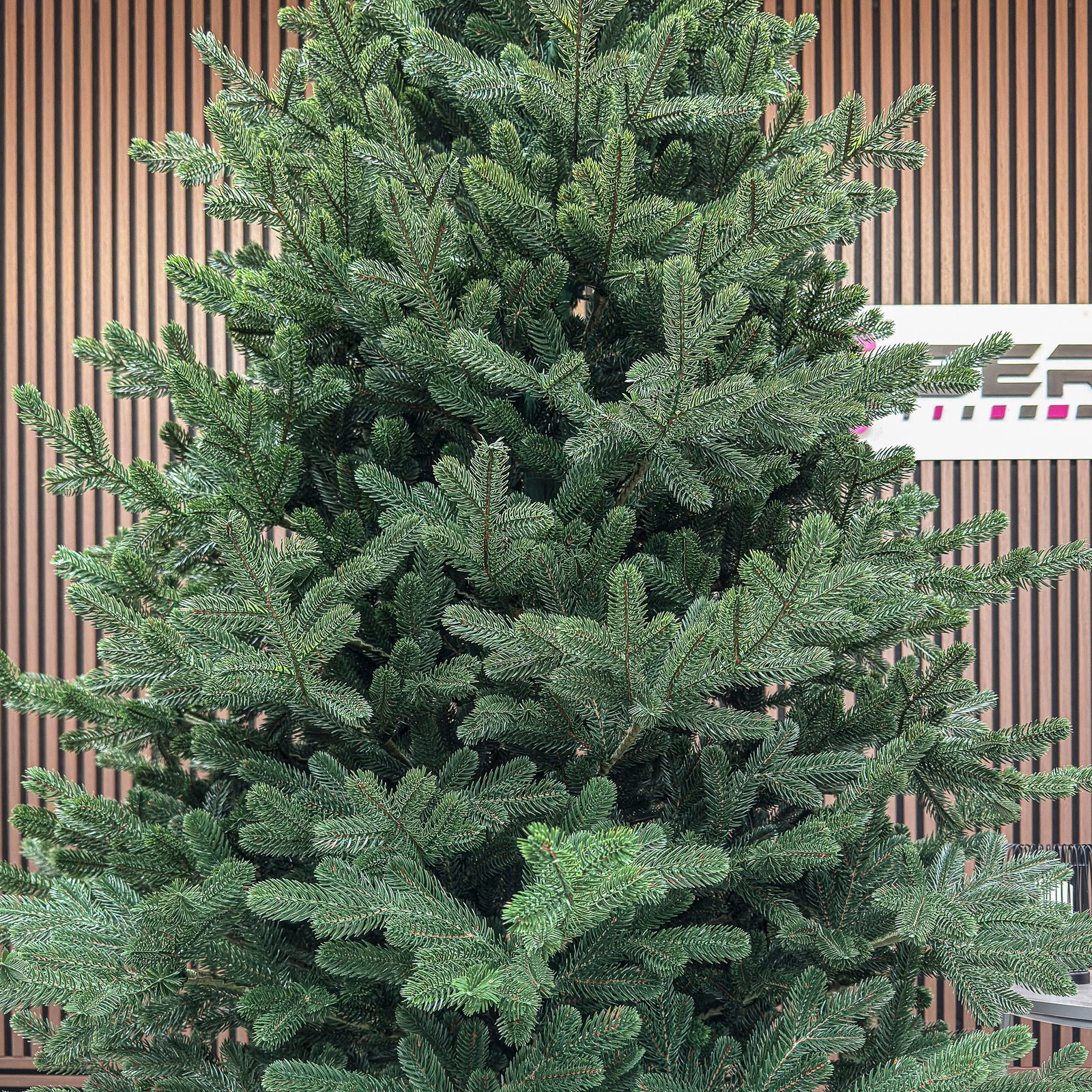 brad artificial christmas deluxe by sersimo, viena select, integral 3d, 210cm 3 Brad artificial Christmas Deluxe by Sersimo, Viena Select, integral 3D, 210cm - imagine 3