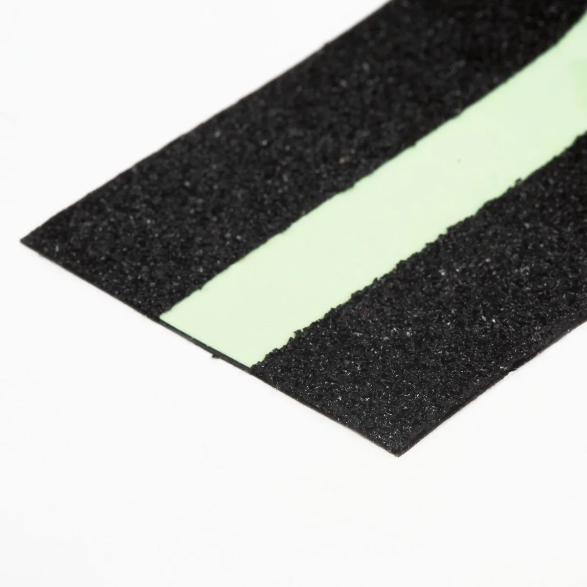Banda adeziva antiderapanta fosforescent negru 5 m x 50 mm, banda siguranta trepte si rampe, vizibila in intuneric - imagine 3