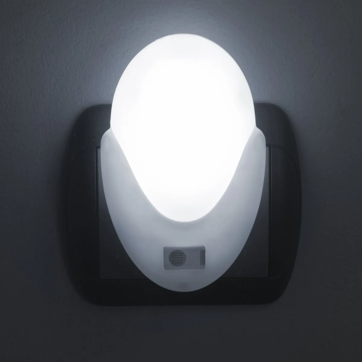 Lampa de noapte LED Phenom cu senzor lumina, 1W, 230V, auto on off, alb rece