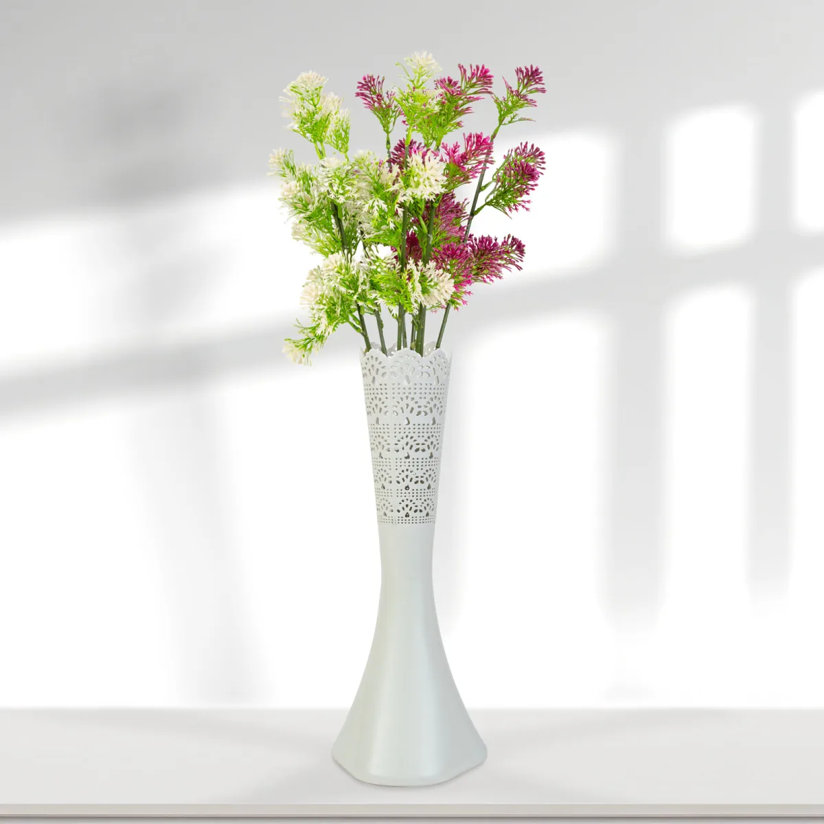 Vaza decorativa alba 40 cm, design modern laser cut, pentru flori naturale sau artificiale