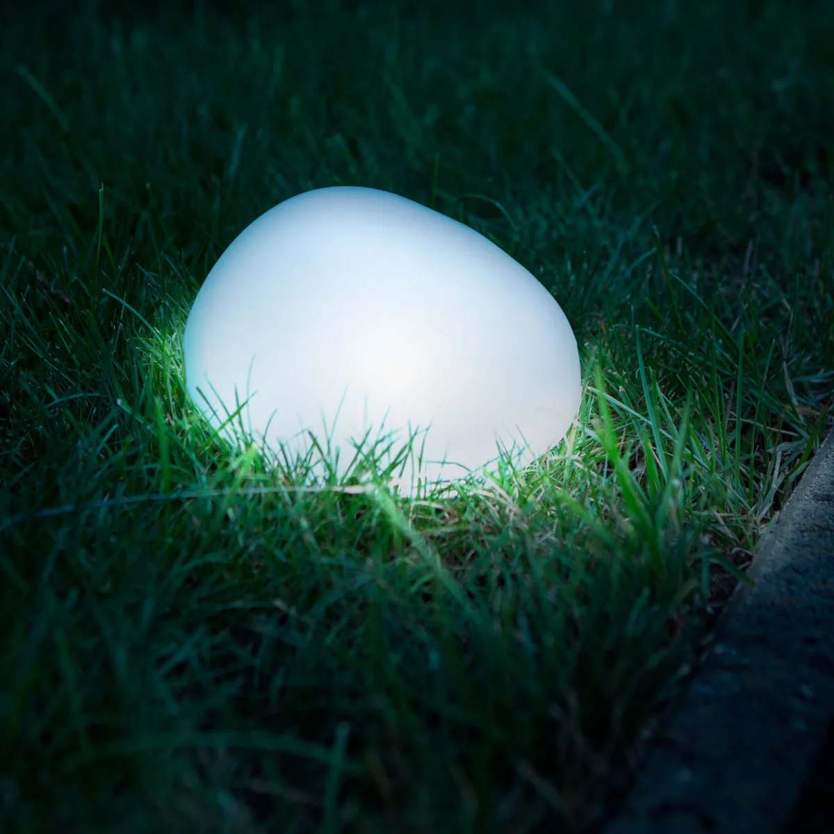 Lampa solara gradina tip pietricica sticla mata LED alb cald, decor exterior