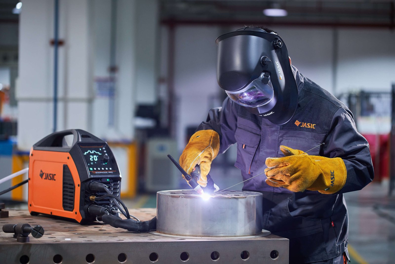 evo20 tig 200p ac/dc pfc (e2s22) - aparat de sudura tig ac/dc industrial jasic racit cu apa 10 EVO20 TIG 200P AC/DC PFC (E2S22) - Aparat de sudura TIG AC/DC INDUSTRIAL Jasic racit cu apa - imagine 10