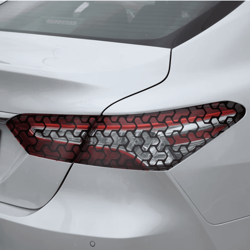 set 2 folii autoadezive decupate pentru decorarea stopurilor auto, dimensiune 2 x 48 x 30cm, culoare negru mat, model honeycomb triangle 3 Set 2 folii autoadezive decupate pentru decorarea stopurilor auto, dimensiune 2 x 48 x 30cm, culoare Negru Mat, model HONEYCOMB TRIANGLE - imagine 3