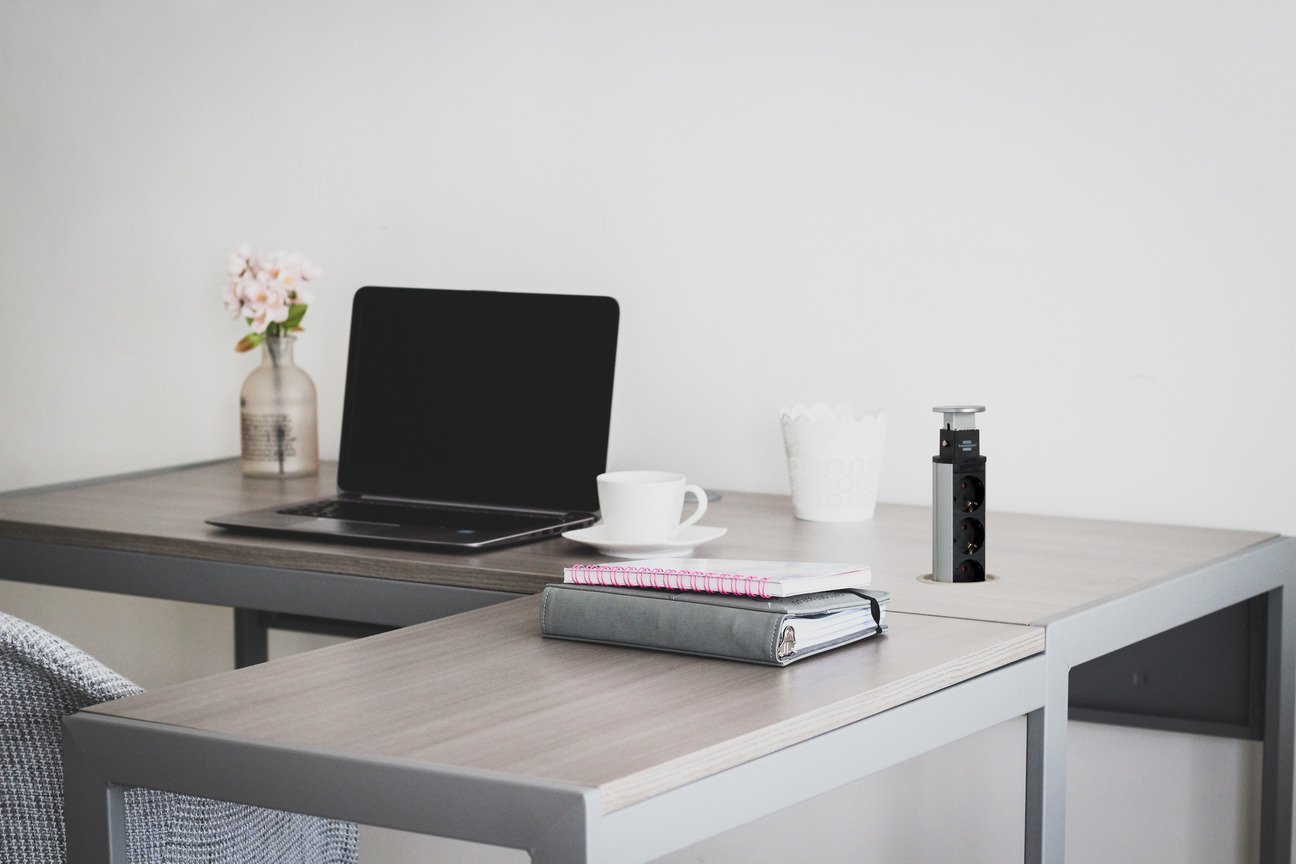 prelungitor incorporabil brennenstuhl 3 prize, retractabil pentru blat de bucatarie sau birou, cablu 2 m 4 Prelungitor incorporabil Brennenstuhl 3 prize, retractabil pentru blat de bucatarie sau birou, cablu 2 M - imagine 4