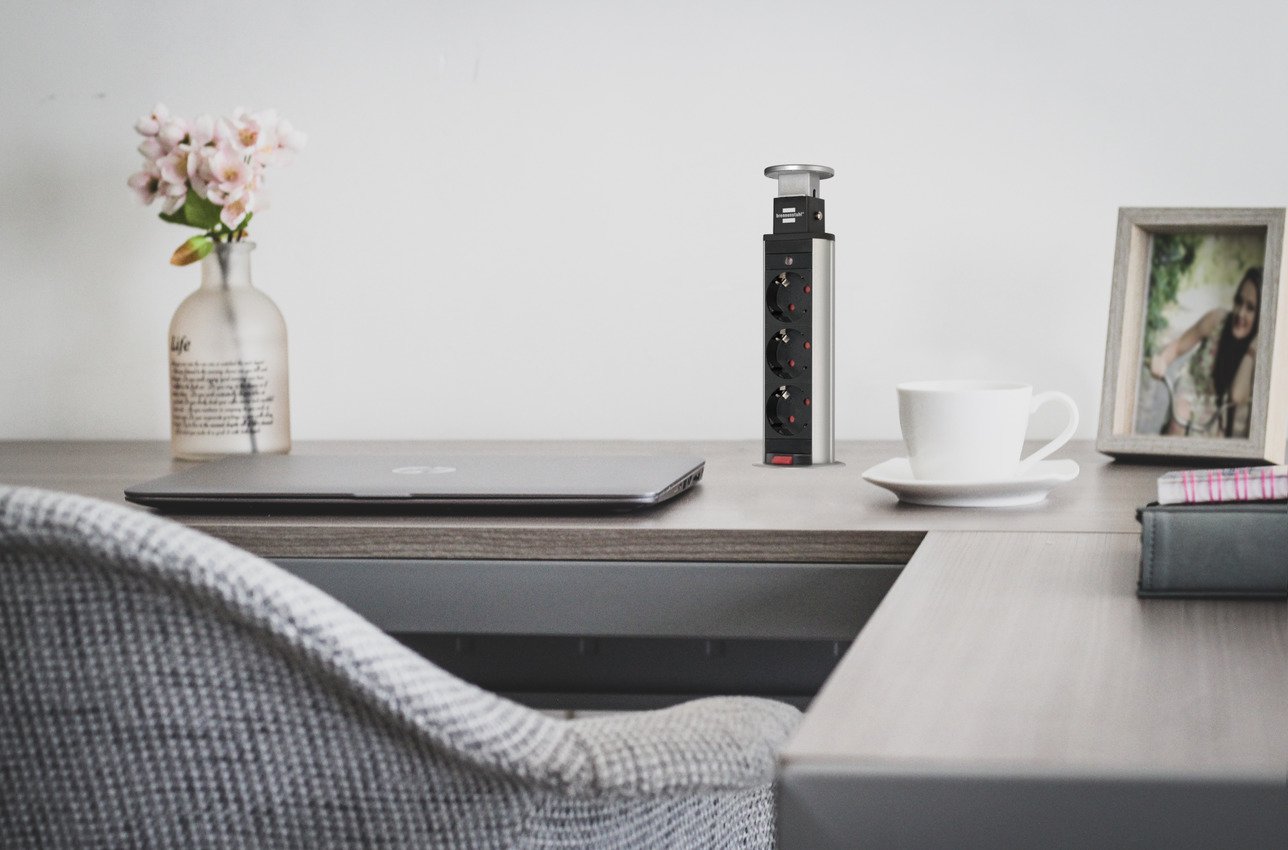 prelungitor incorporabil brennenstuhl 3 prize, retractabil pentru blat de bucatarie sau birou, cablu 2 m 3 Prelungitor incorporabil Brennenstuhl 3 prize, retractabil pentru blat de bucatarie sau birou, cablu 2 M - imagine 3