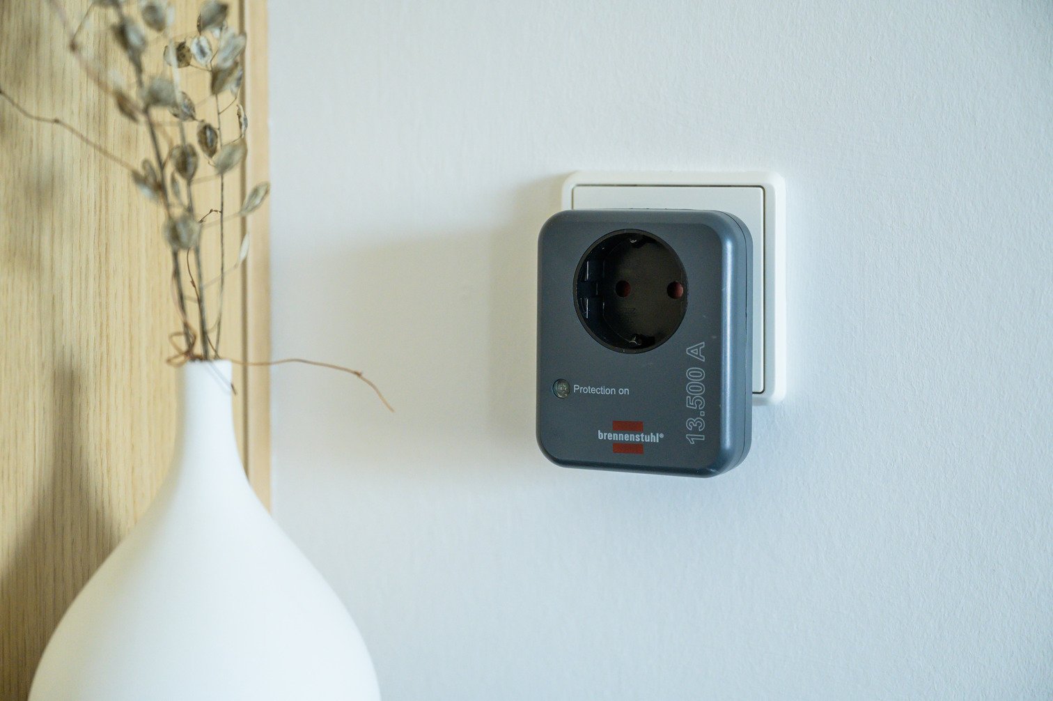 adaptor priza brennenstuhl cu protectie 13.500a 4 Adaptor priza Brennenstuhl cu protectie 13.500A - imagine 4