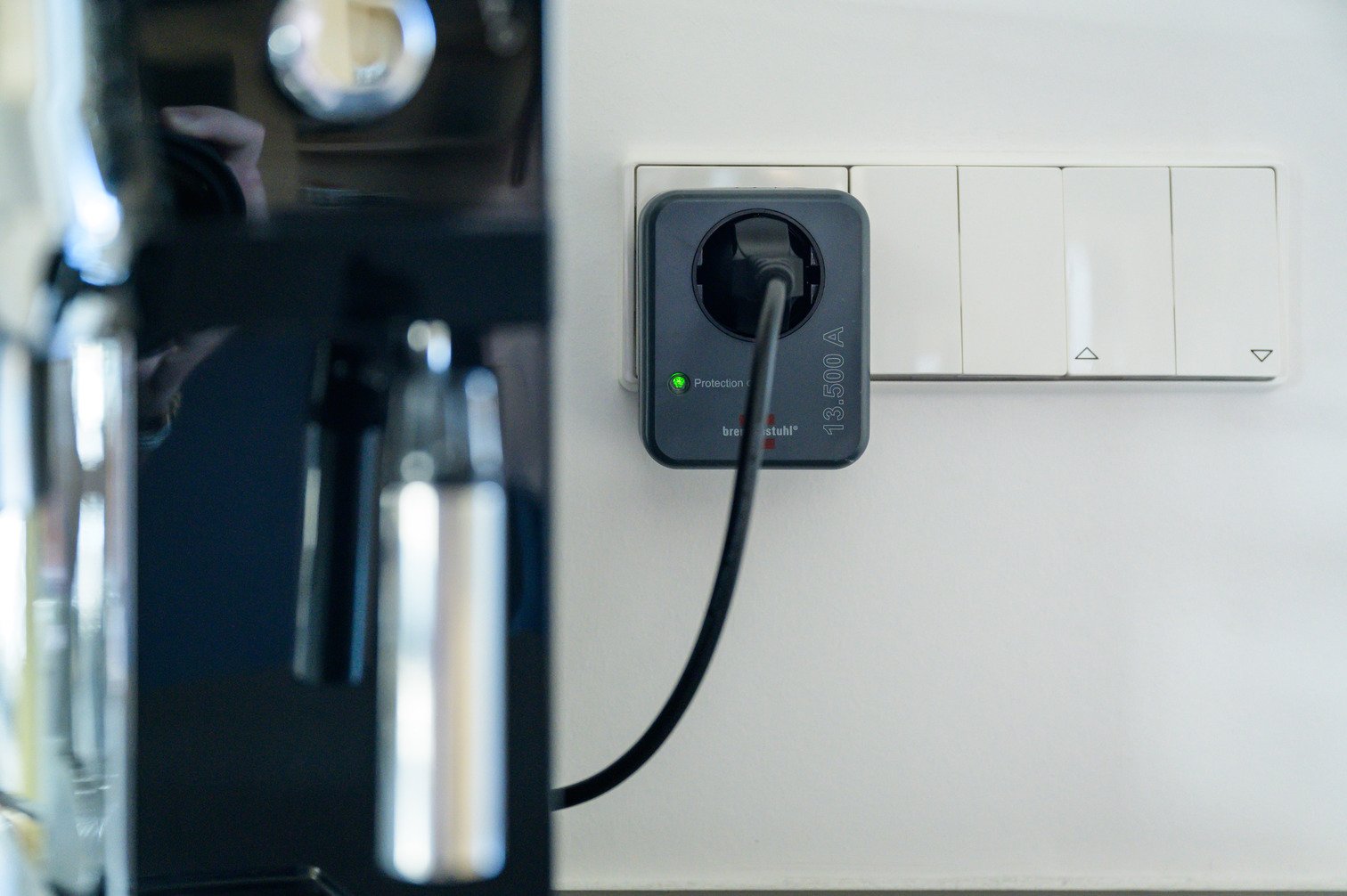 adaptor priza brennenstuhl cu protectie 13.500a 3 Adaptor priza Brennenstuhl cu protectie 13.500A - imagine 3