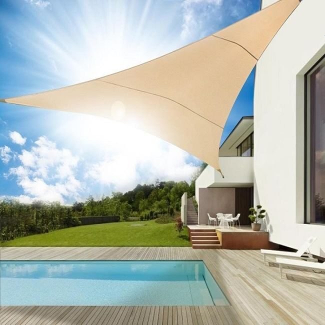 Umbrar de gradina triunghiular, impermeabil, culoare Bej, dimensiune 4 x 4 x 4 m