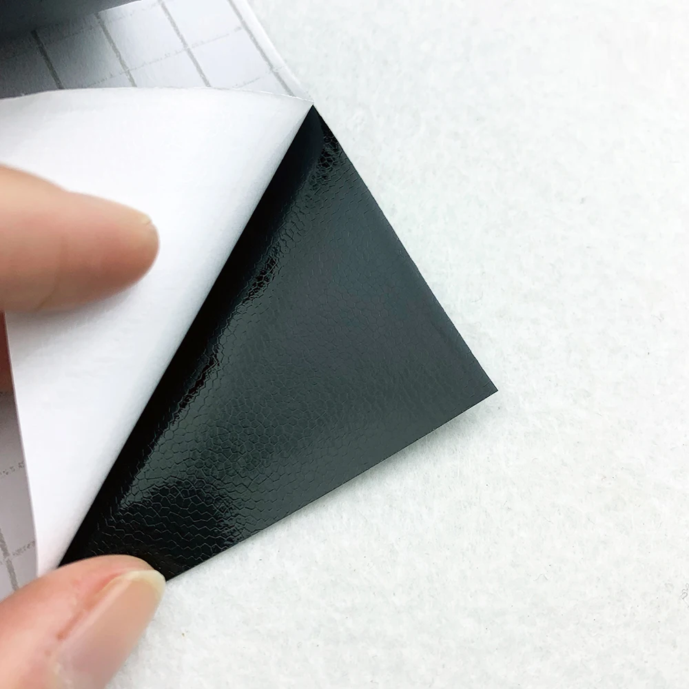 folie auto pentru colantare integrala, termoplastica, cu tehnologie "bubble free", culoare negru, finisaj mat, dimensiune 3,0m x 1,52m 10 Folie auto pentru colantare integrala, Termoplastica, cu tehnologie "BUBBLE FREE", culoare Negru, finisaj Mat, dimensiune 3,0m x 1,52m - imagine 10